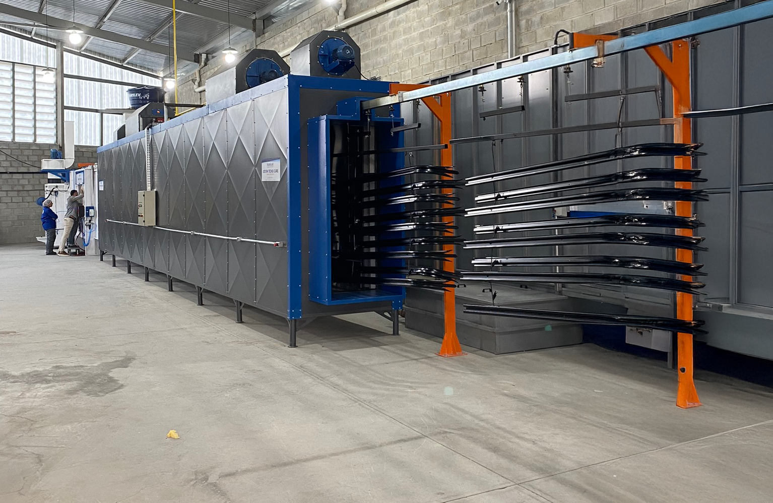 Sistema de pintura industrial Tecnocoat em operação
